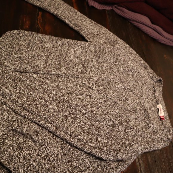 Bundle of Sweaters (5) - Picture 10 of 10